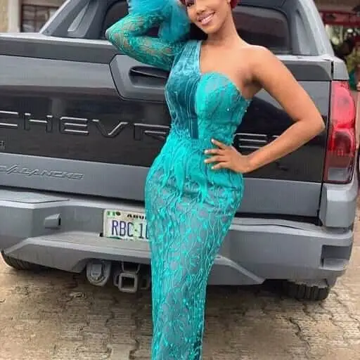 Stunning Aso Ebi Styles For Wedding Guests