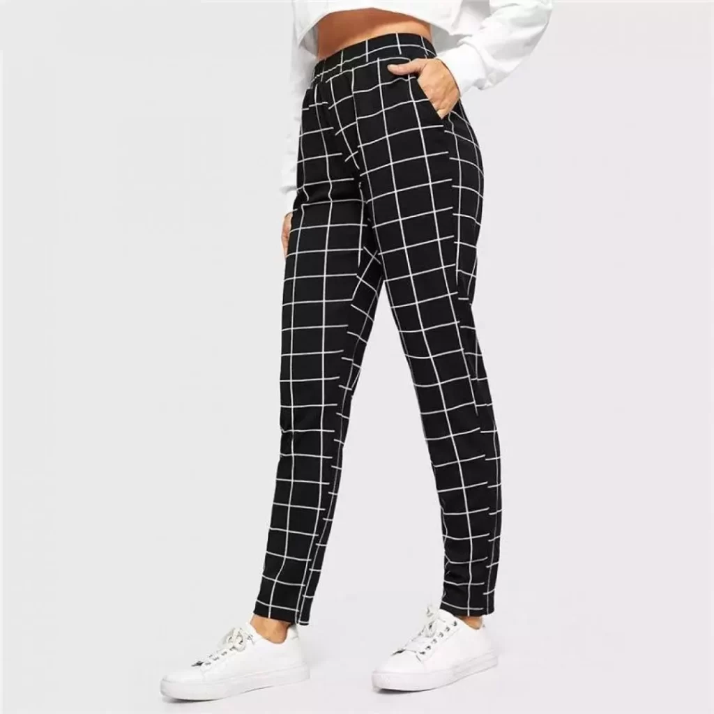 Crop Sweatshirts And Checkered Pants With Sneakers