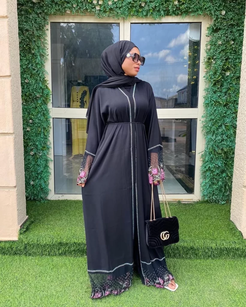Ways to wear an abaya