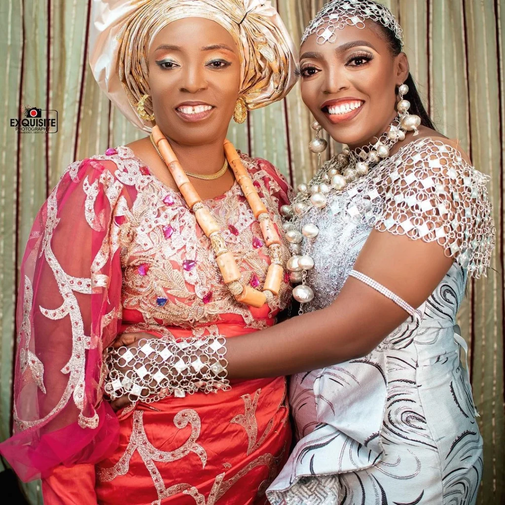 Itsekiri bride and her mother 