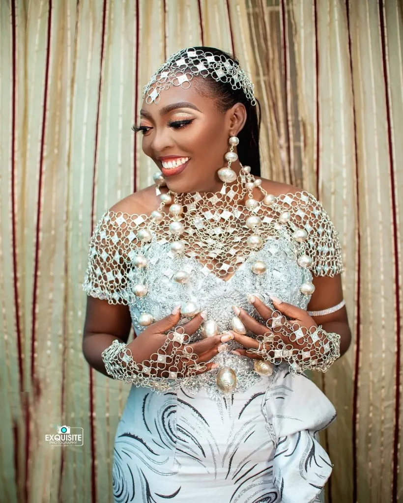 White shiny itsekiri bridal outfits