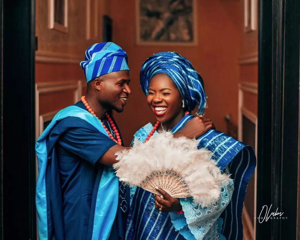 Yoruba bride getting married to Yoruba groom in aso oke outfit