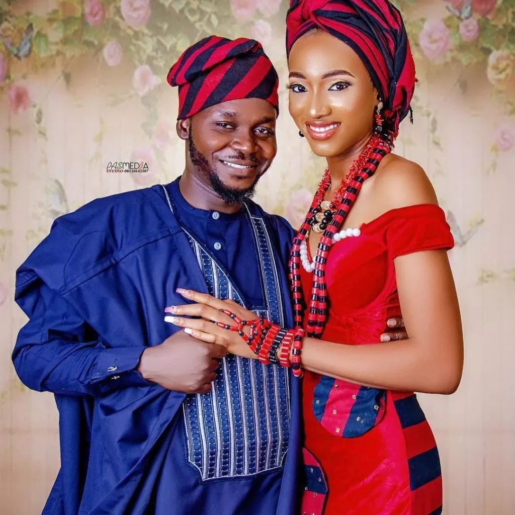 Idoma couple in red and black