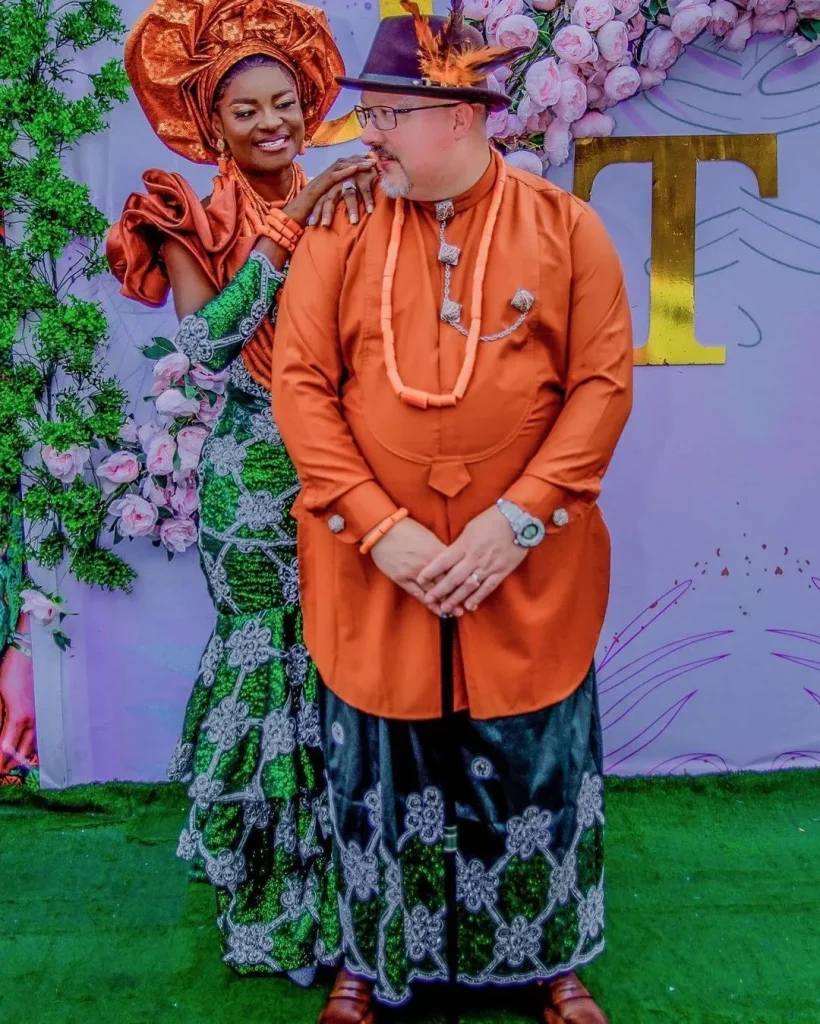 
Oyibo Man Rocks Isoko Attire, Dances With Nigerian Wife At Their