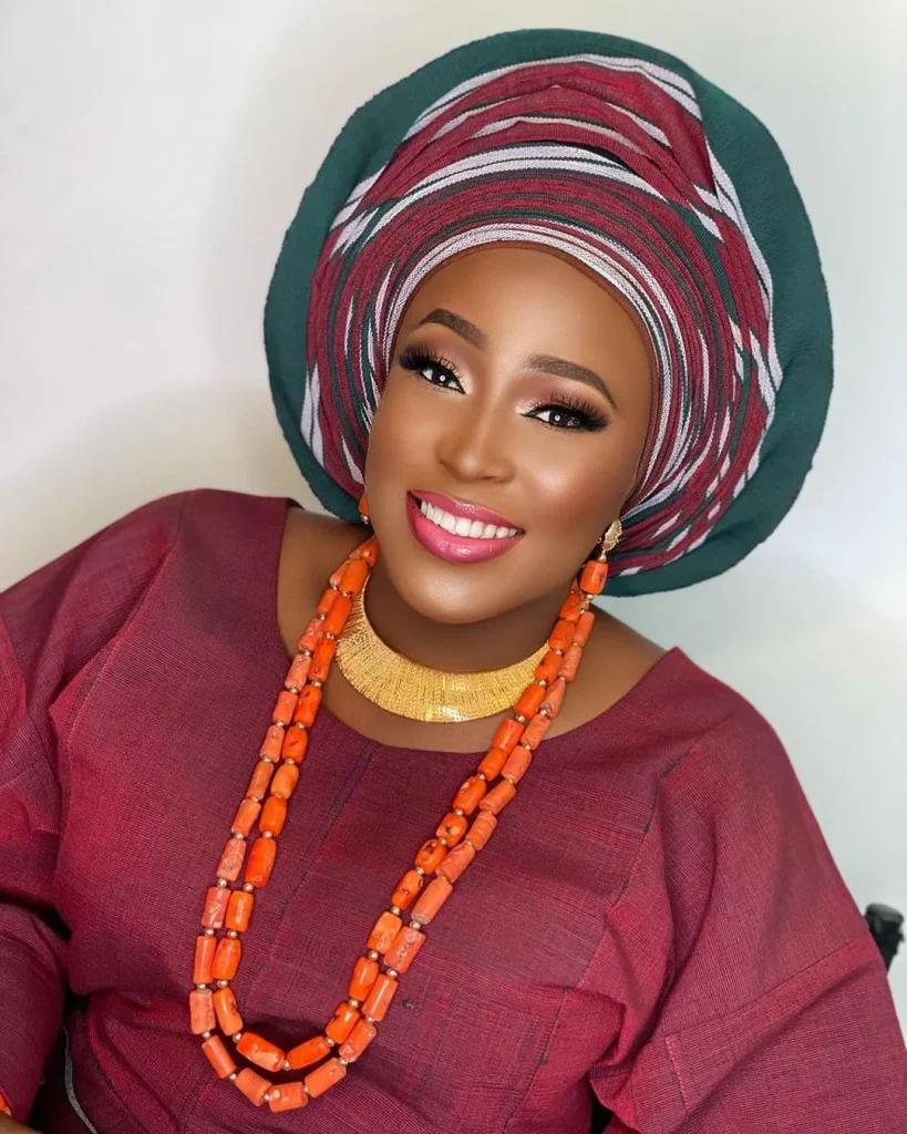 Gele styles for oval face