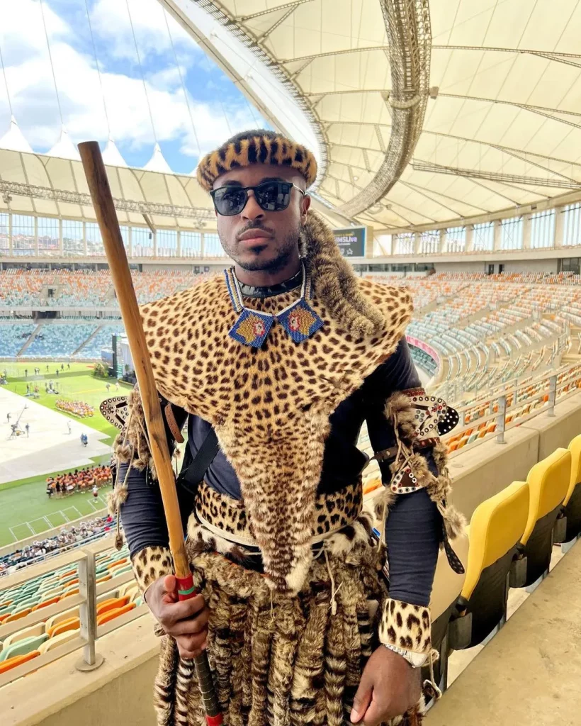 “Ibhayi” is the cloak or shawl worn around the shoulder by the Zulu peoe