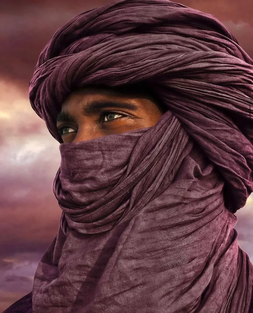 Tuareg man in traditional dress, Algeria, Africa