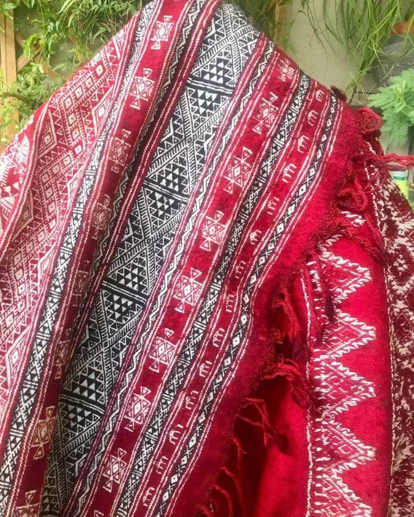 
Vintage Tunisian Bakhnoug Textile 3'7 
