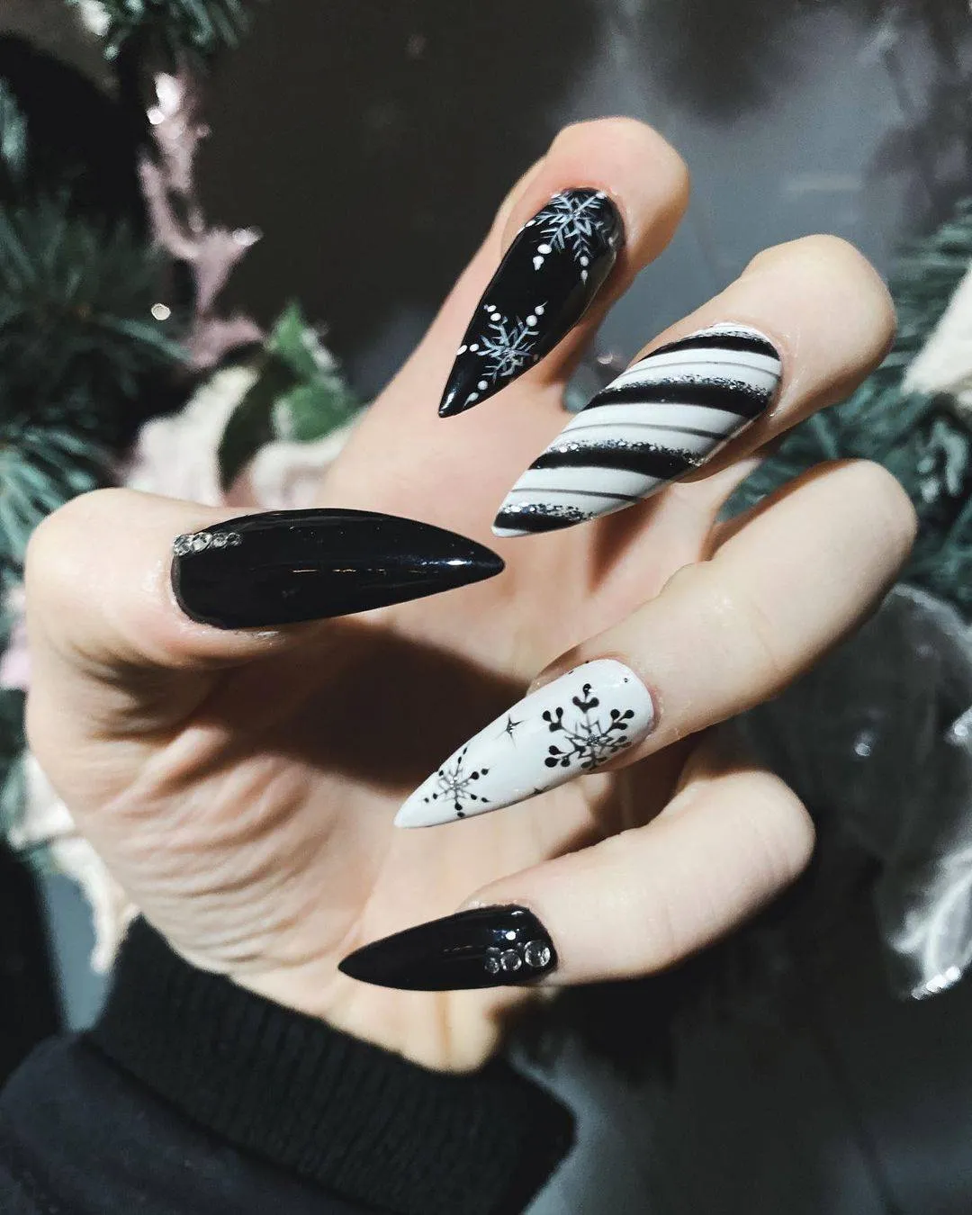 Stylish black nail art designs to keep your style on track : Matte black  with glossy black French tip