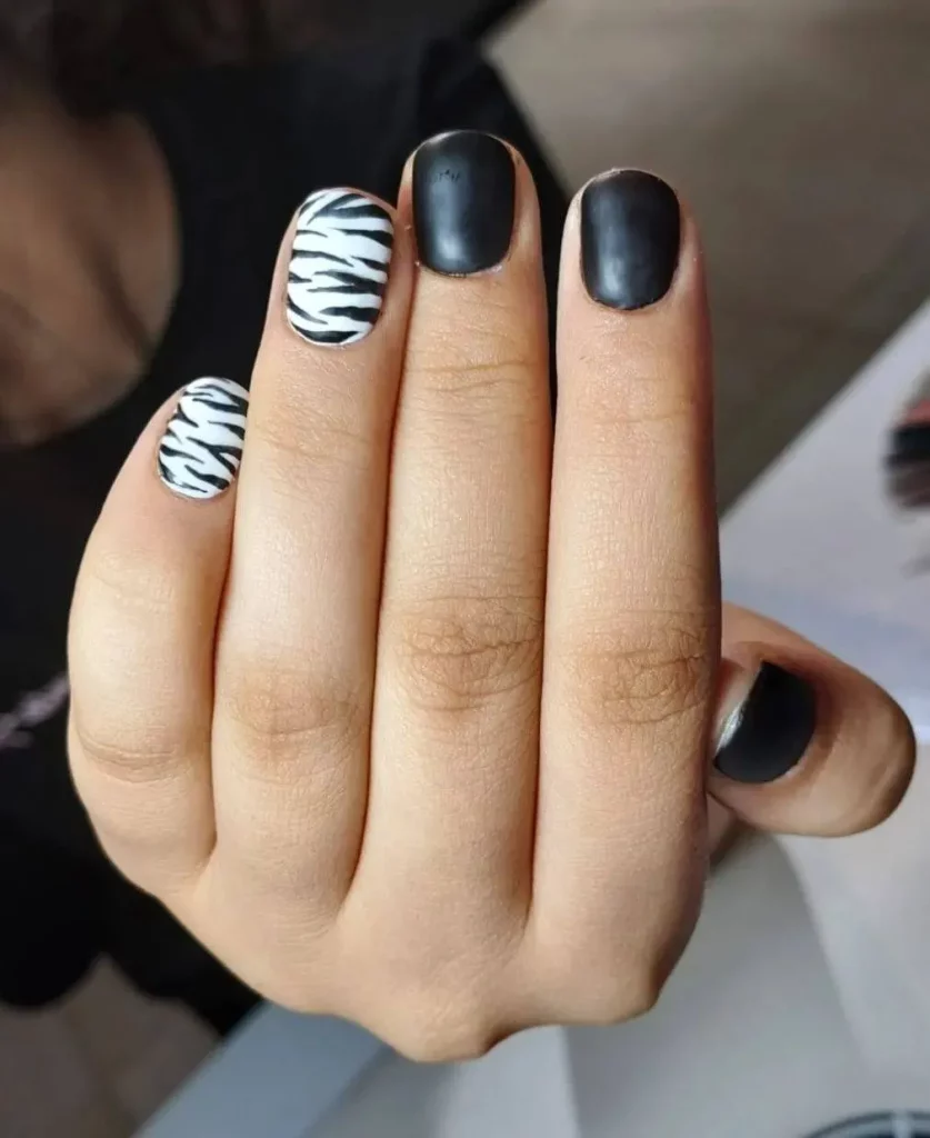 Black chrome nails
