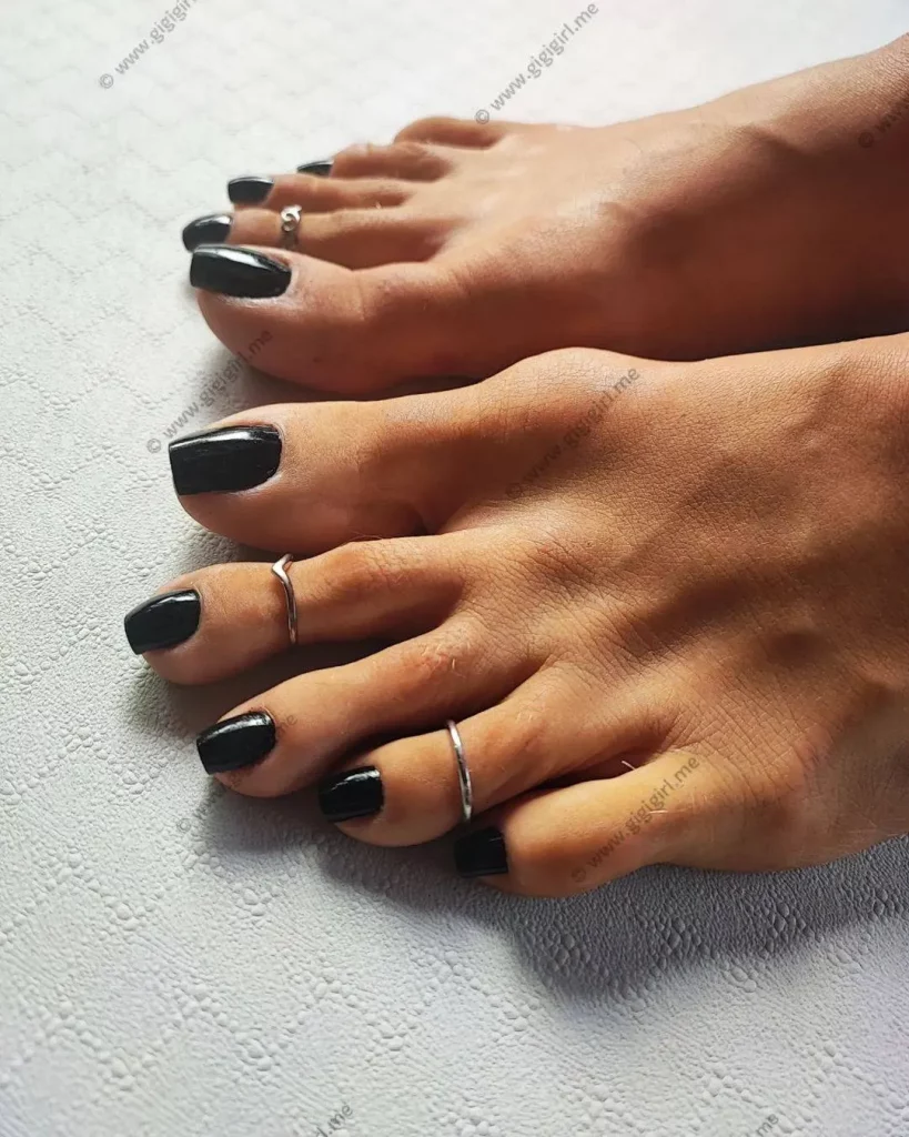 Short black nail designs