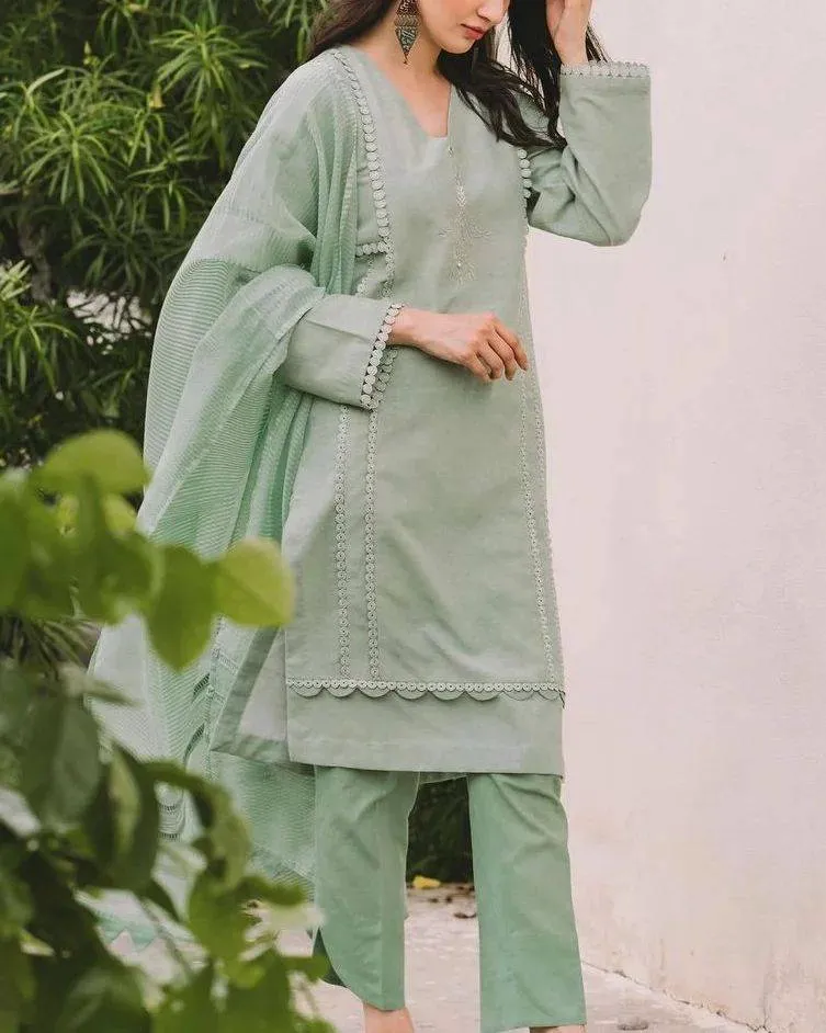Lawn Suits For Women Pakistani