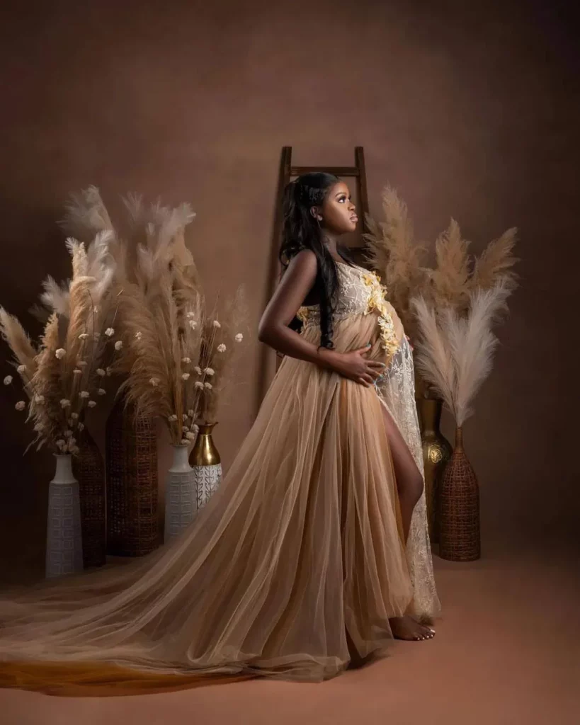 Outfits ideas for pregnancy photoshoot in nigeria