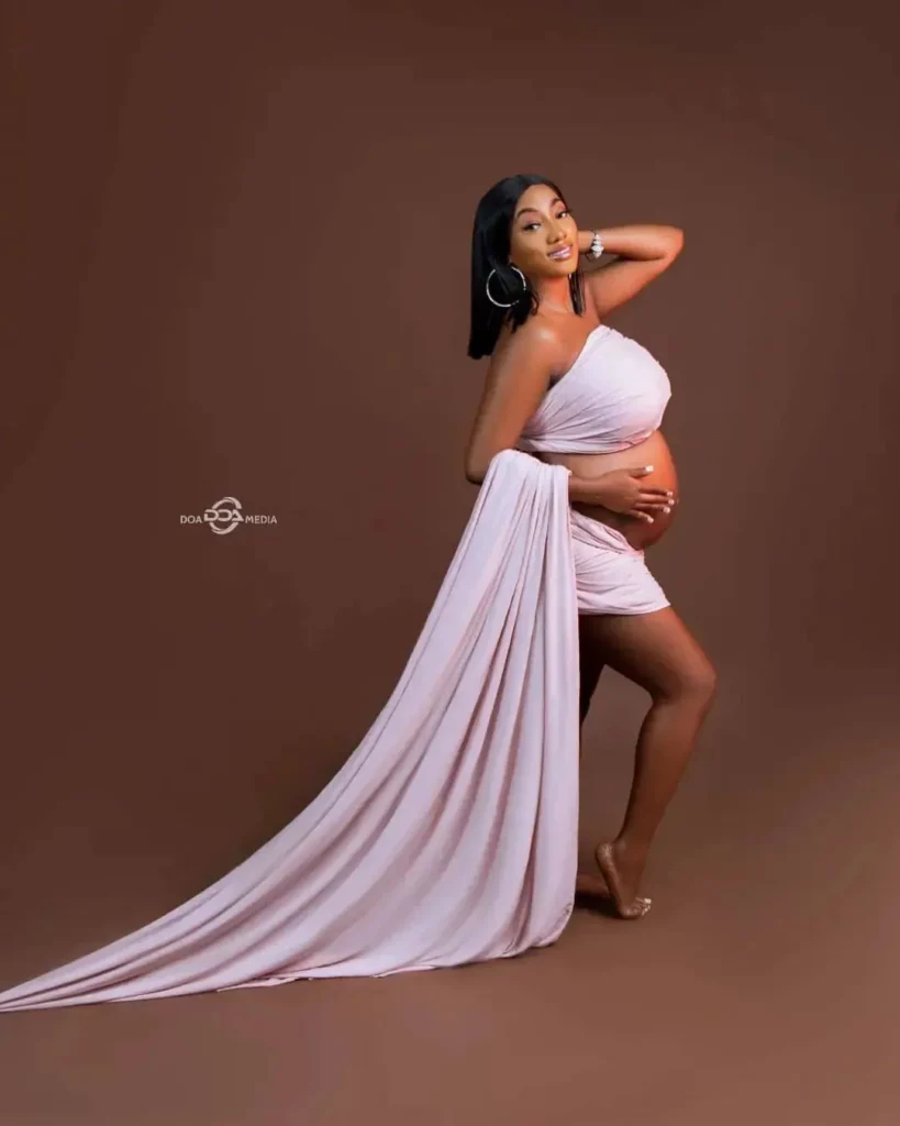 Pregnancy gown styles