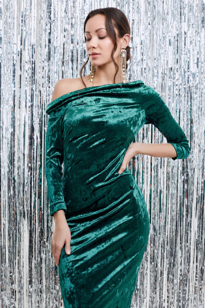 Green Velvet Dress Outfit Ideas